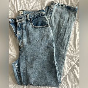Abercrombie Curve Love Ultra High Rise 90’s Straight Leg Jean - Blue